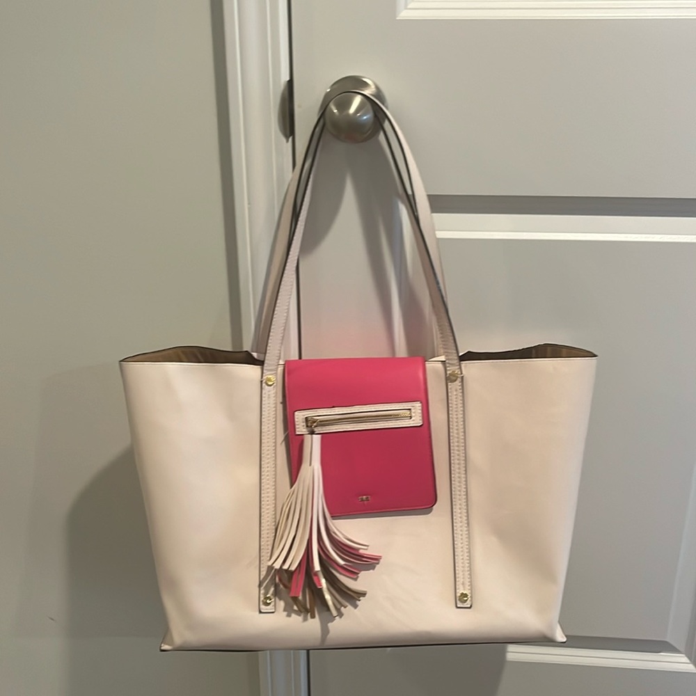 Kate Landry beautiful purse / tote! Large. Would fit laptop and books.